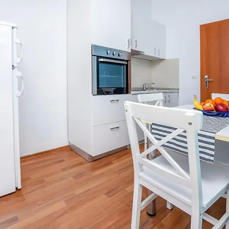 Vladimir Lägenhet Primošten